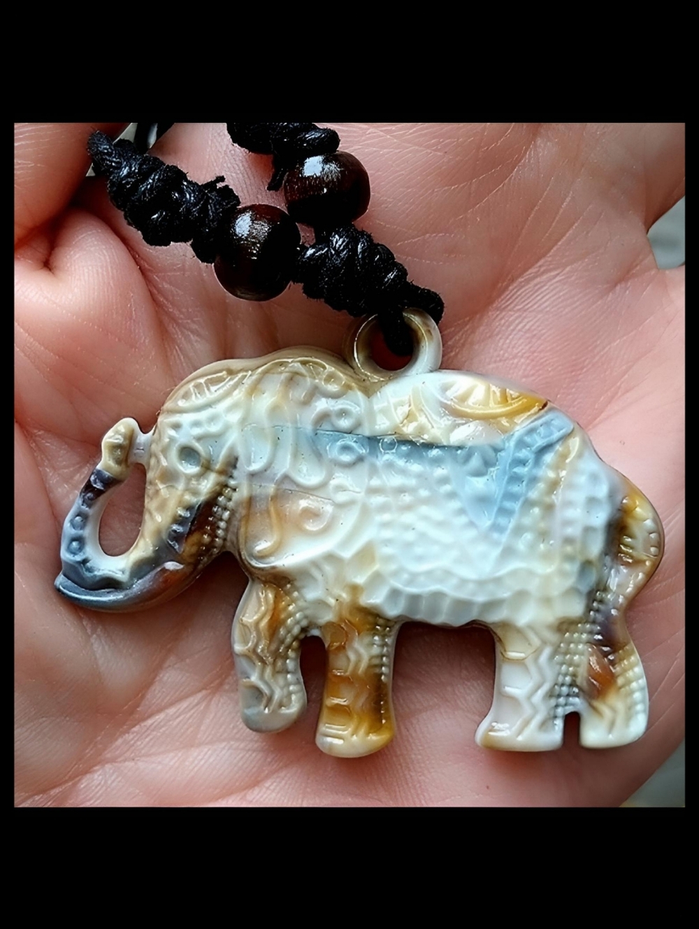 🆕️ARTISAN CARVED RESIN HIGHLY DETAILED ADJUSTABLE NECKLACE (EL8)